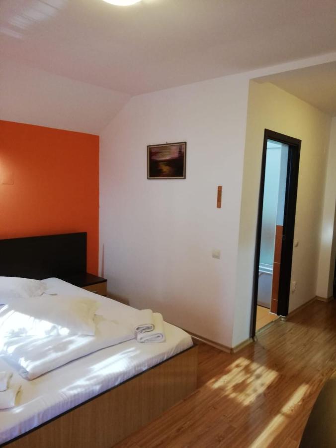La Gabi Hotell Azuga Eksteriør bilde
