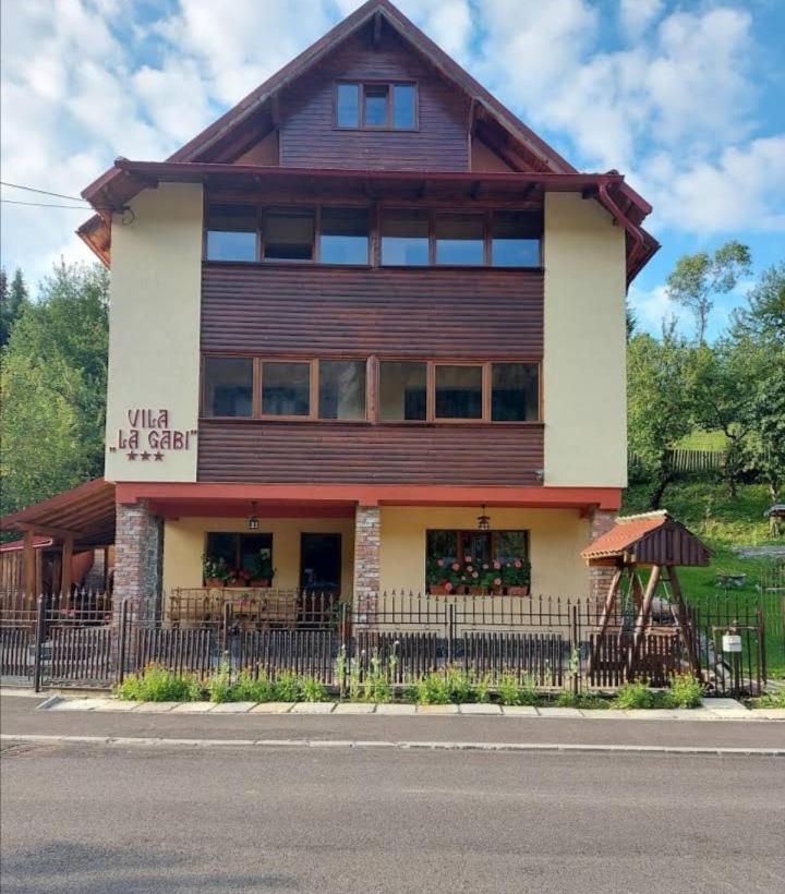 La Gabi Hotell Azuga Eksteriør bilde